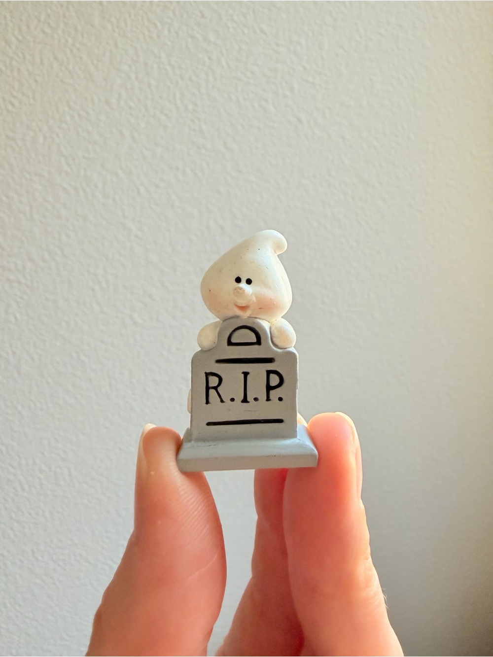 Vintage Hallmark Merry Miniatures Halloween Ghost and Grave RIP 1993